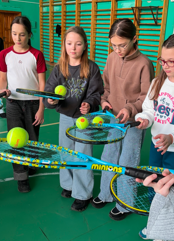 Теніс на уроках фізкультури — як це виглядає в школах