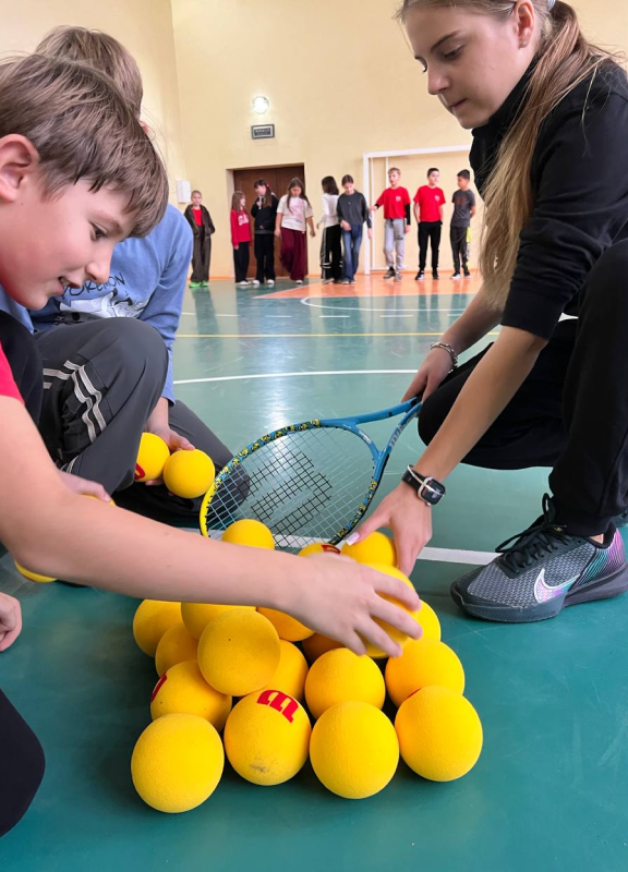 Заняття тенісом у школі — перші тренування