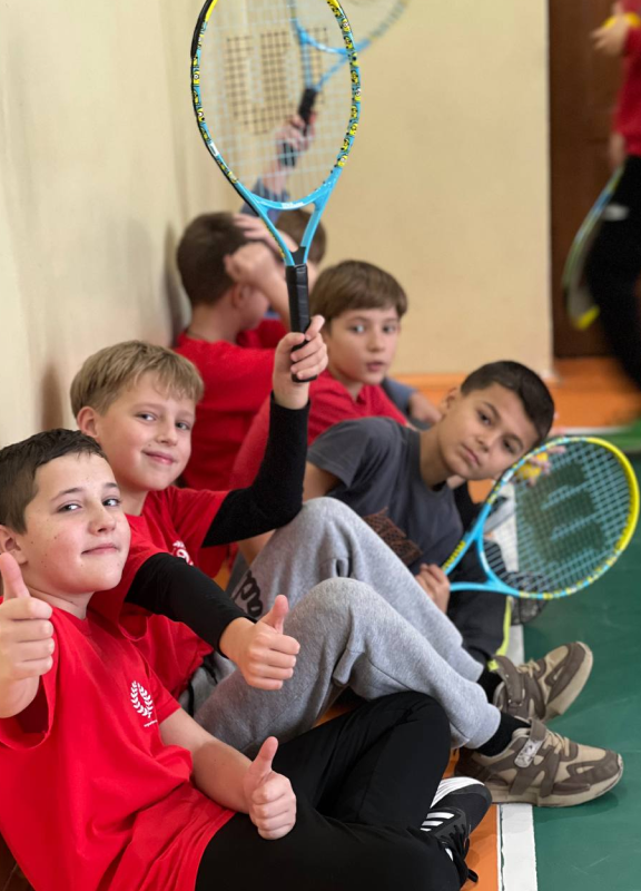 Як проходять уроки тенісу в школах